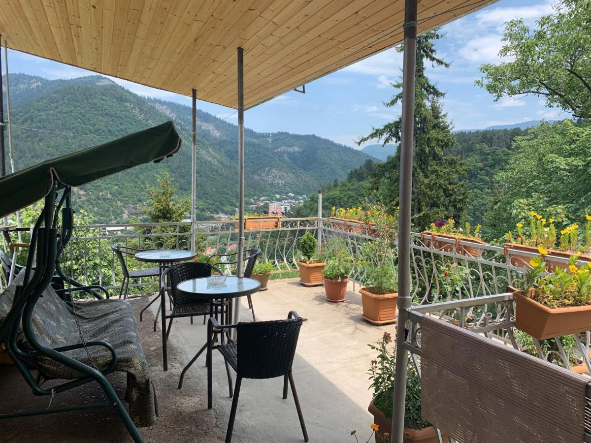 Anano'S Guesthouse 보르조미 외부 사진