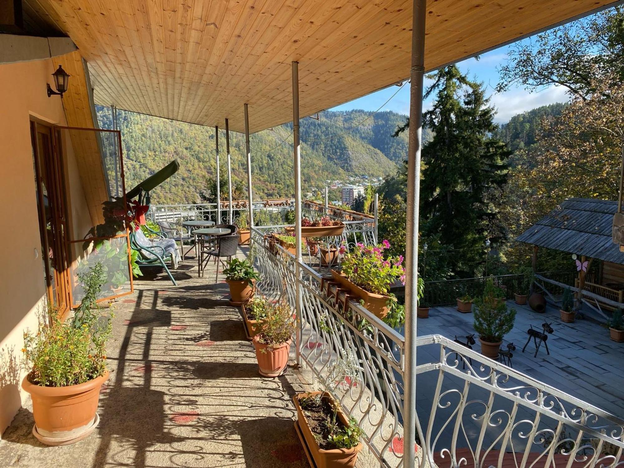Anano'S Guesthouse 보르조미 외부 사진