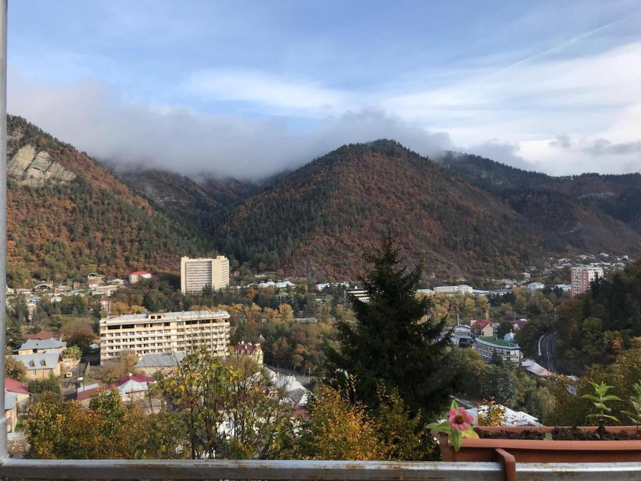 Anano'S Guesthouse 보르조미 외부 사진