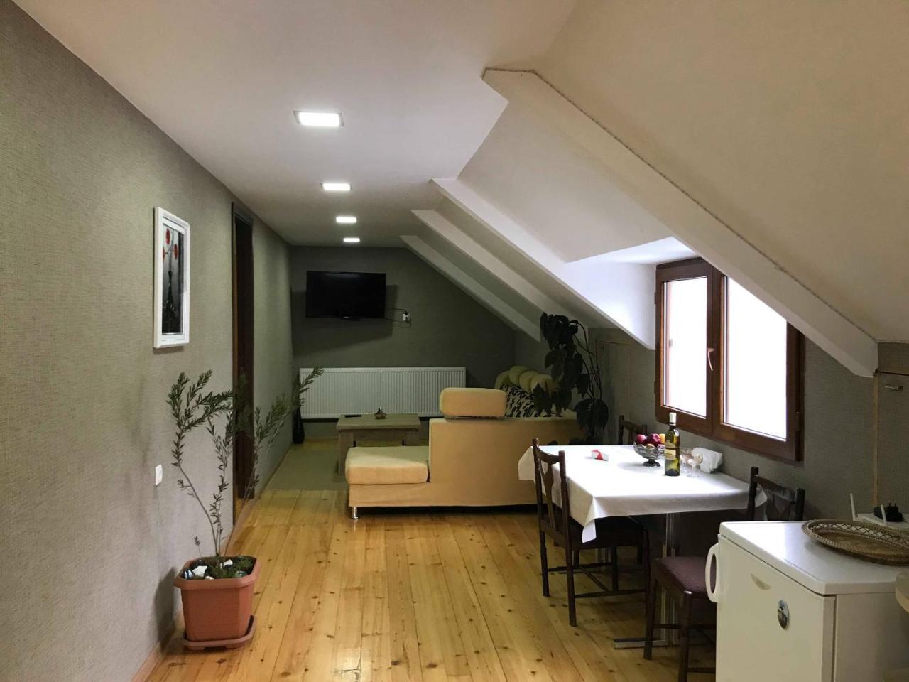 Anano'S Guesthouse 보르조미 외부 사진