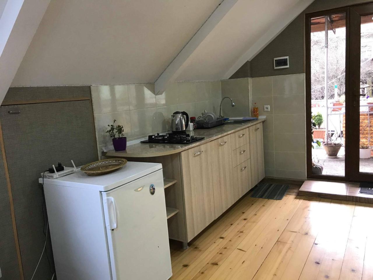 Anano'S Guesthouse 보르조미 외부 사진