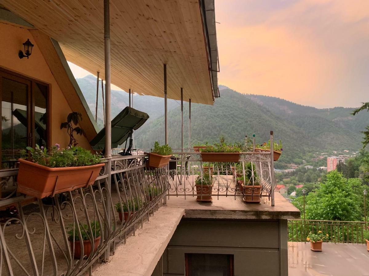Anano'S Guesthouse 보르조미 외부 사진
